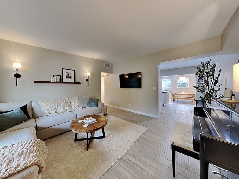 Building Photo - 612 Ridgewood St