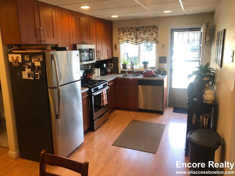 Building Photo - 112 Thurston St