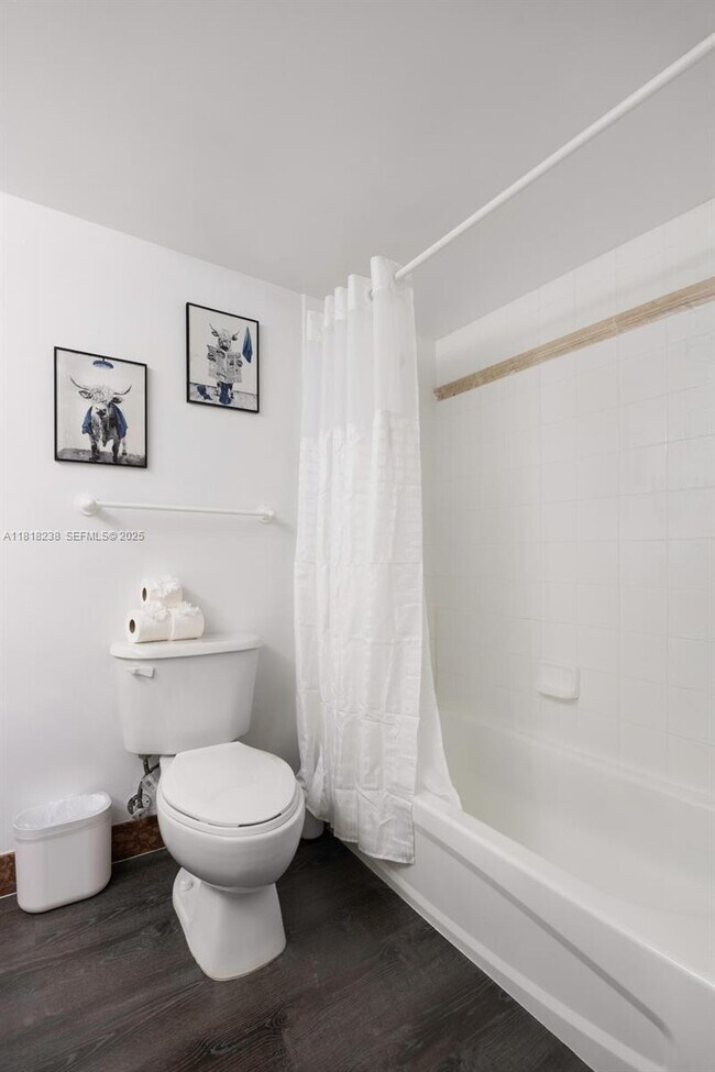 Building Photo - 1200 Brickell Bay Dr