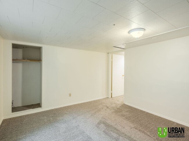 Building Photo - 2104 N Dale Ln
