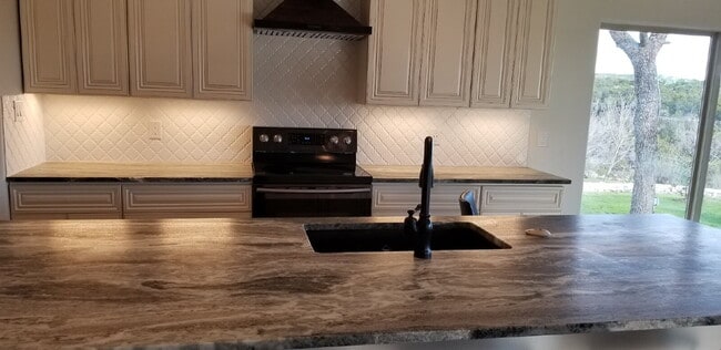 Building Photo - Beautiful Hill Country Retreat Near Lake Travis with AMAZING VIEWS