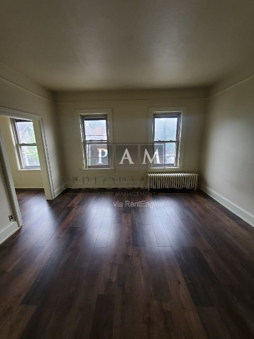 Building Photo - 919 E Brady St