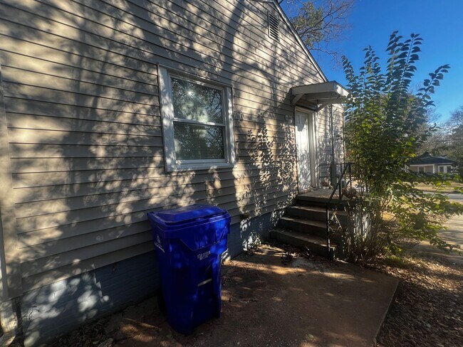 Building Photo - Charming 2 Bedroom Home Minutes from Downtown Greenville