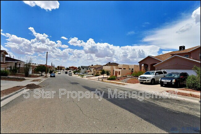 Building Photo - 6372 Franklin Ridge Dr