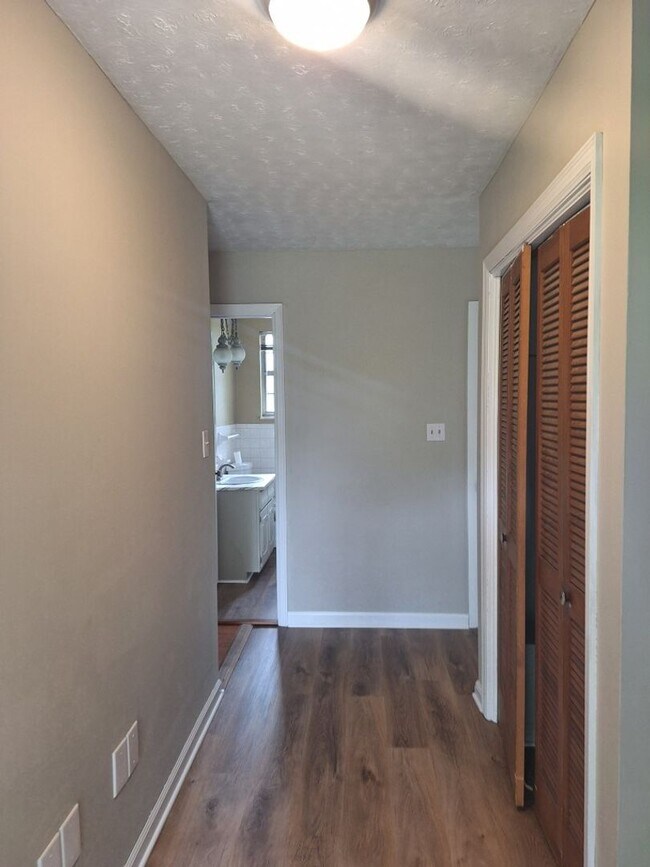 Building Photo - Basement Rancher located in Farragut