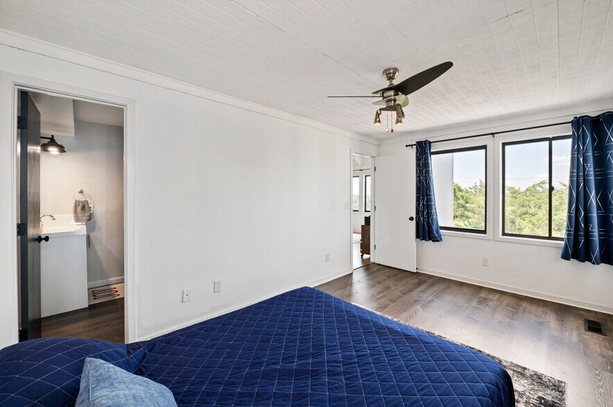 Building Photo - 8439 River Rd