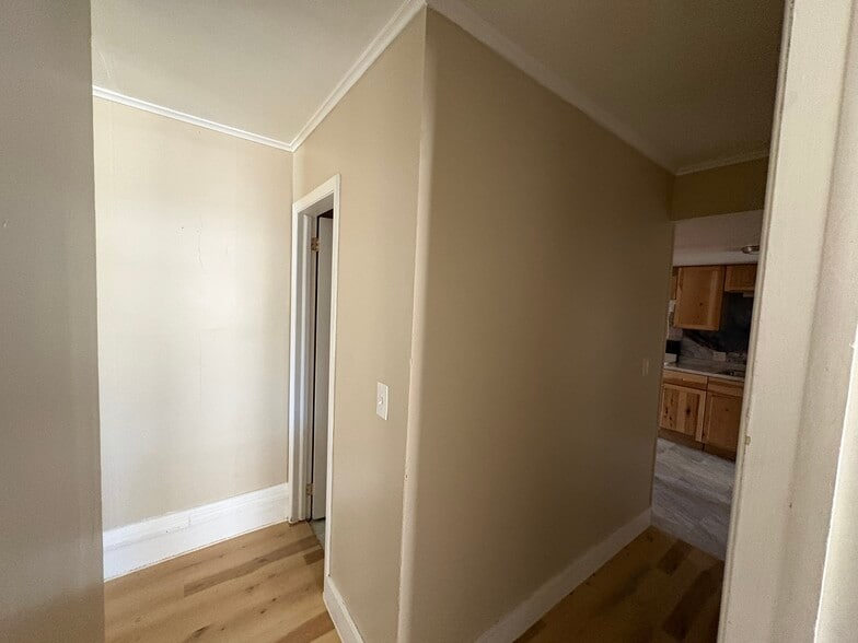 Building Photo - 103 E Steuben St