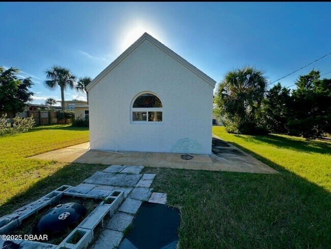 Building Photo - 1104 Jacaranda Ave