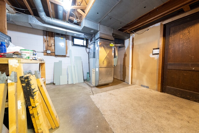 Building Photo - 8715 Boone Ct