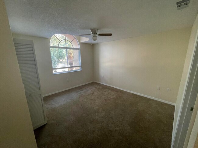 Building Photo - 3203 Glenmoor Dr