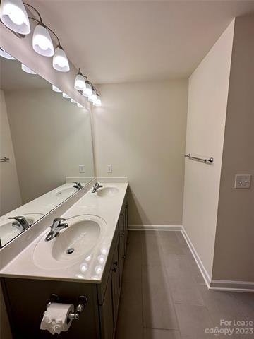 Building Photo - 5840 Clan MacLaine Dr