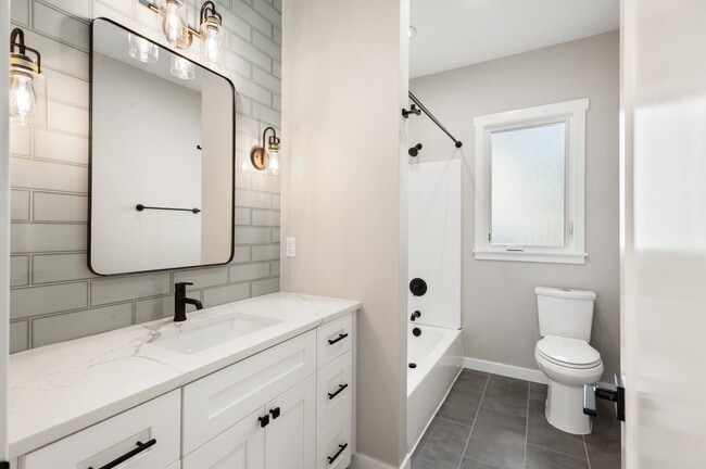 Building Photo - Conveniently located Single-family house available for Rent!