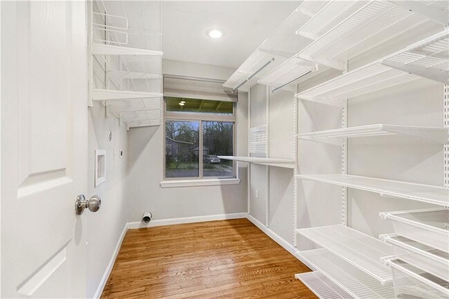 Building Photo - 108 E Skyview Rd