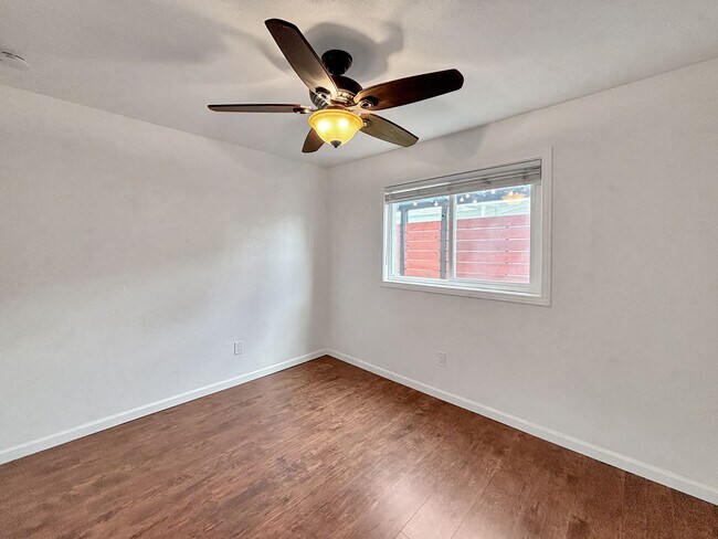 Building Photo - Gorgeous 2BD/1BA Upgraded Condo in Cheroke...