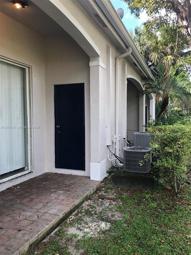 Building Photo - 8209 SW 25th Ct