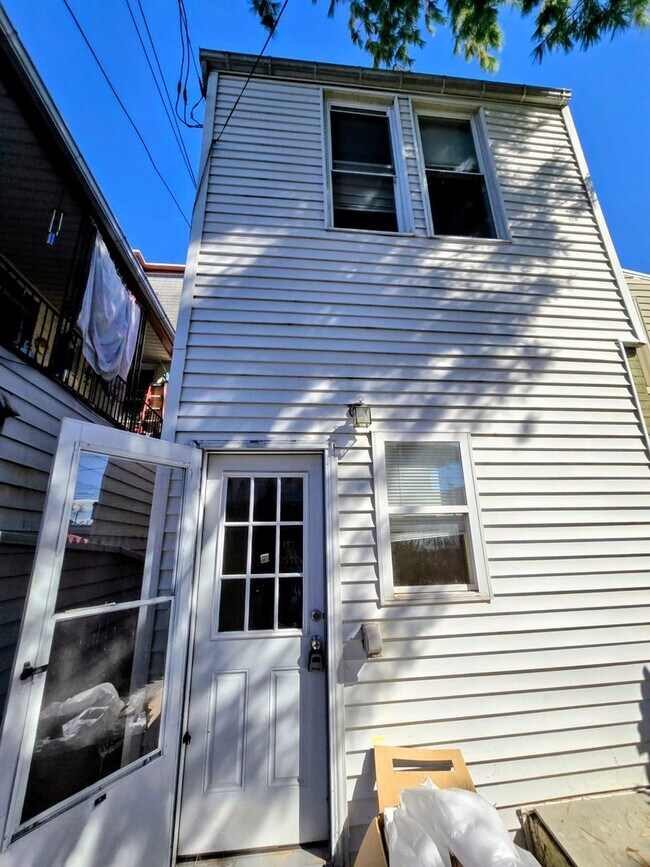 Building Photo - 644 N Eighth St