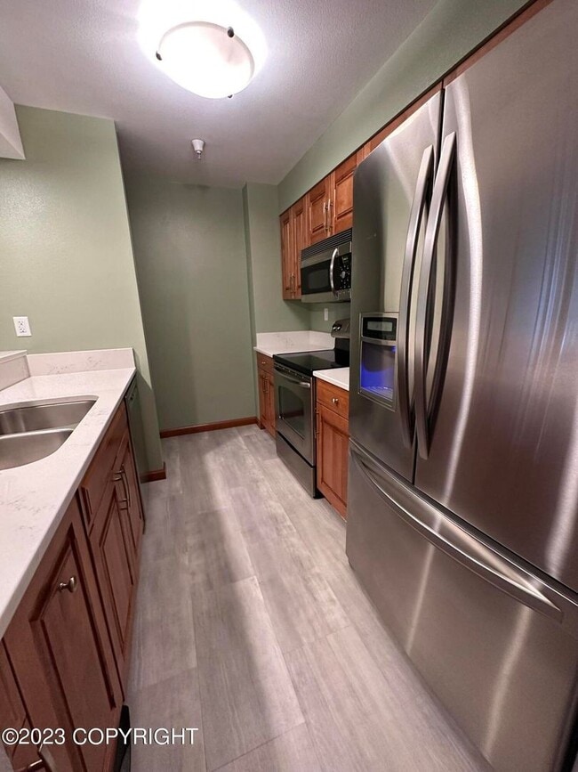Building Photo - Beautiful park place condo
