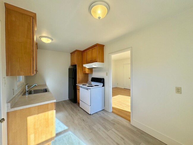 Building Photo - TENTATIVELY RENTED 2 Bedrooms 1 Bathroom C...