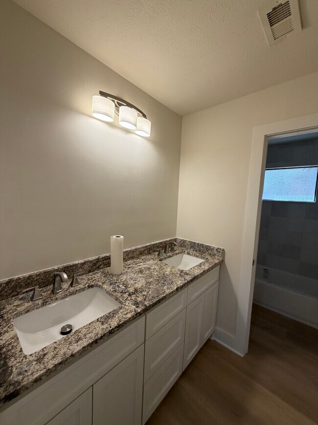 Building Photo - 70 Brookflower Rd