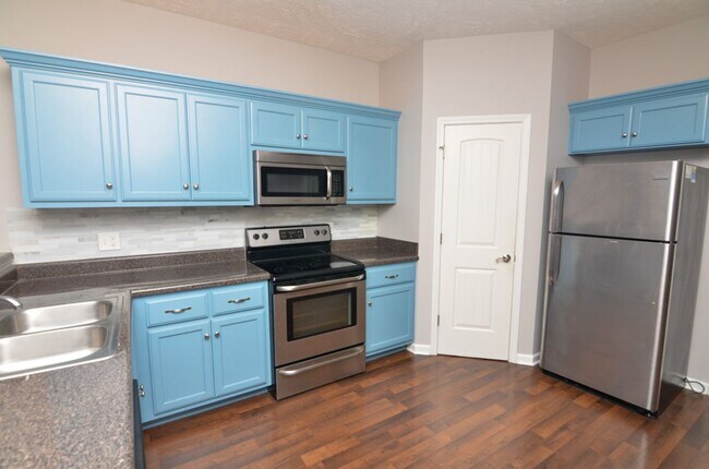 Building Photo - 2455 New Holland Cir