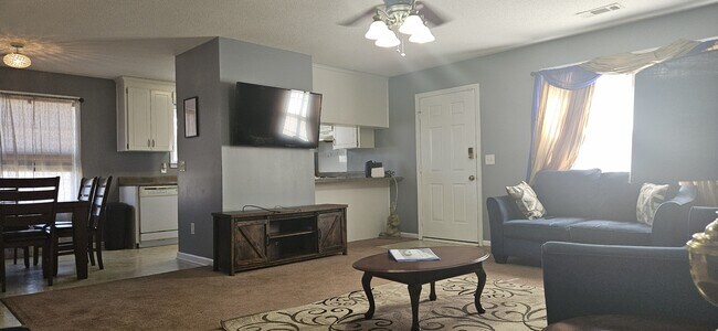 Building Photo - 312 Joe Walding Dr