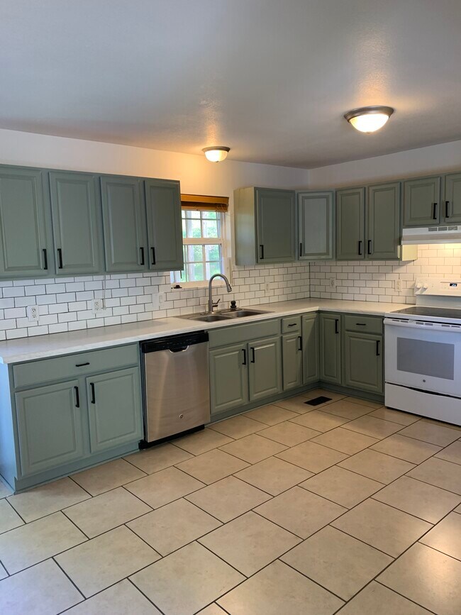 Building Photo - 9134 Westminister Cir Dr
