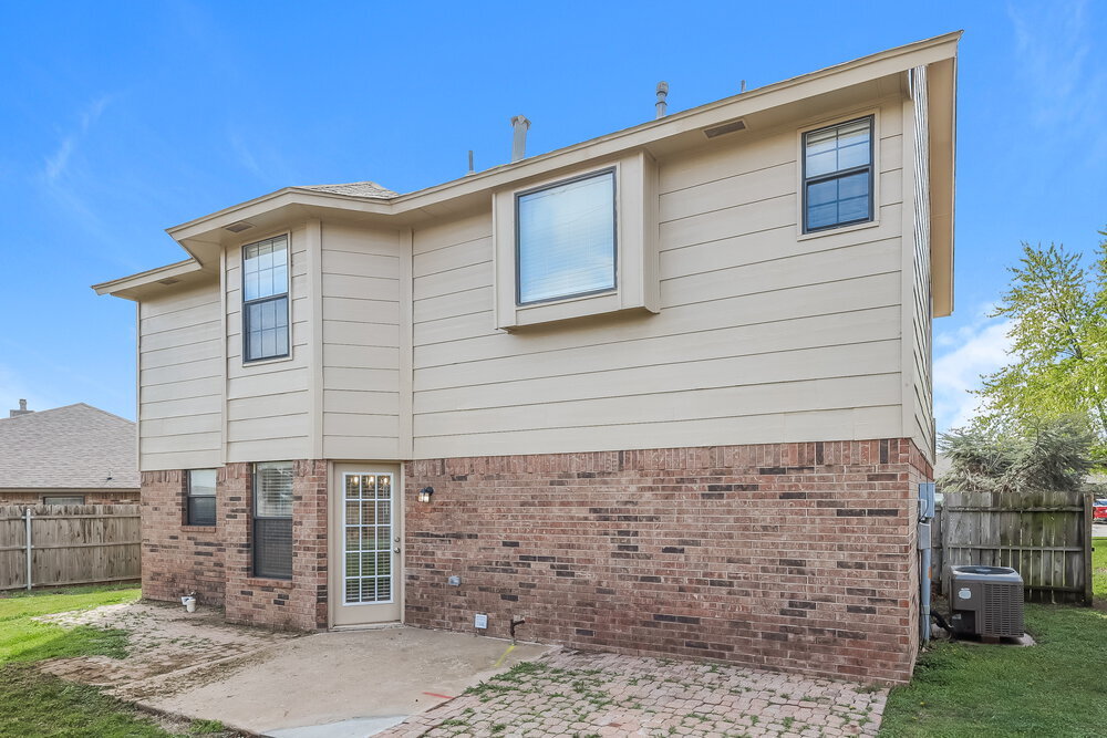 Building Photo - 2209 SW 135th Pl