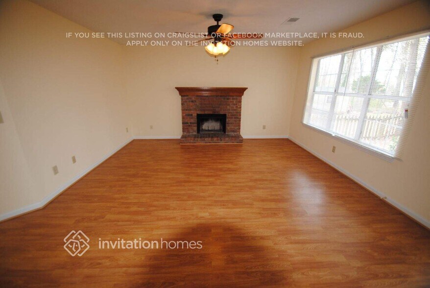 Building Photo - 4220 E Meadow Dr