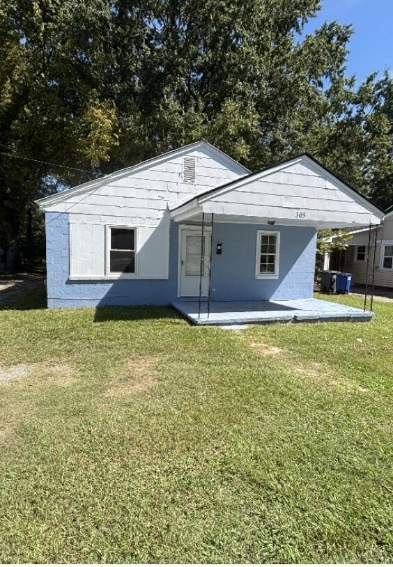 Building Photo - 305 E Lizzie St