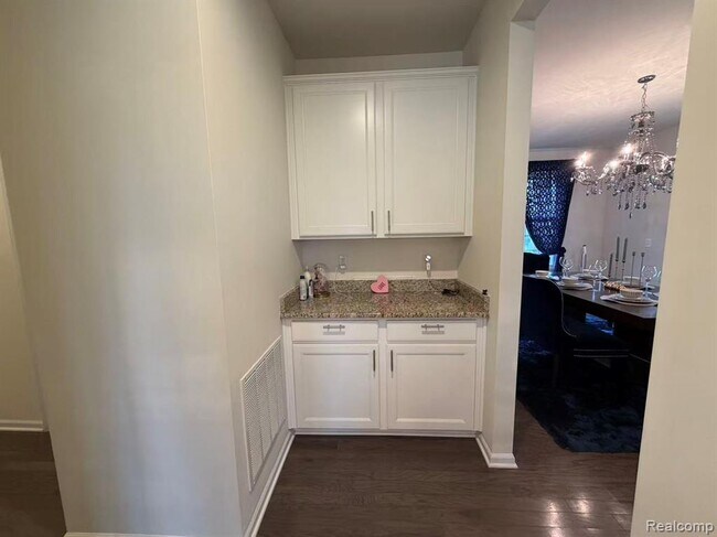 Building Photo - 5791 Northford