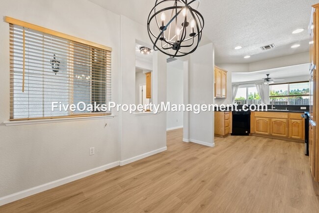 Building Photo - 2242 Zittel Dr