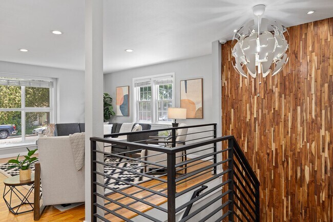 Building Photo - Recently Updated Home in Prime Sunnyside N...