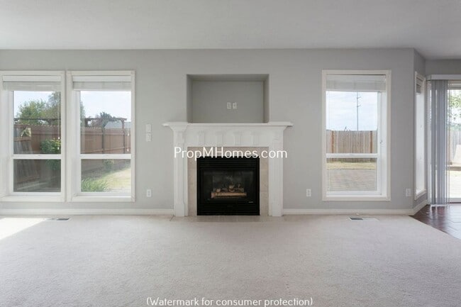 Building Photo - Charming Four Bedroom Bethany Home w/ Fully Fenced Yard!