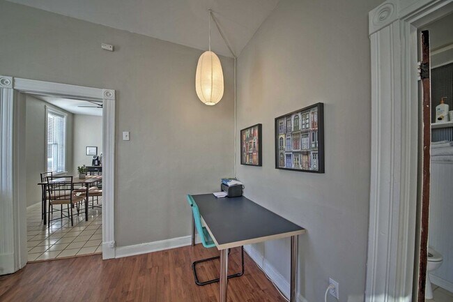 Building Photo - Amazingly Spacious Apartment with ALL util...