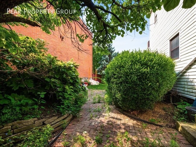 Building Photo - 1208 Indianola Ave