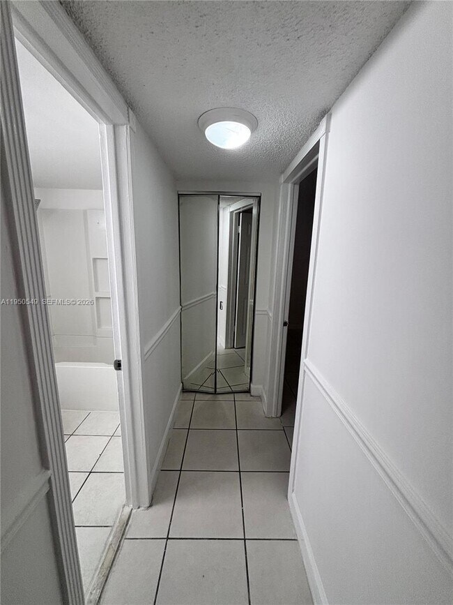 Building Photo - 430 Commodore Dr