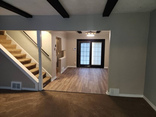 Building Photo - Charming 3-Bedroom Property in Prime Location