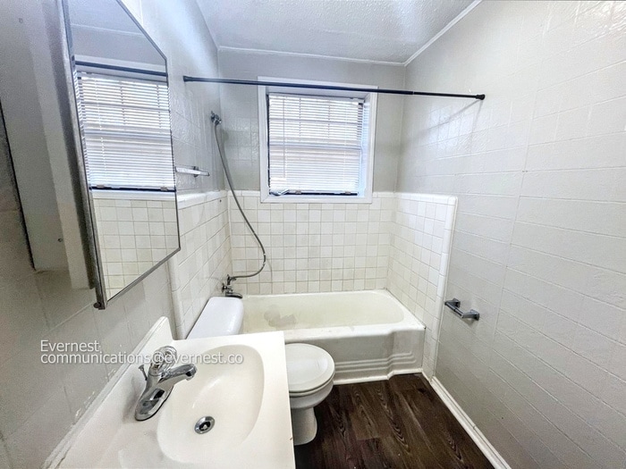 Building Photo - 835 Clark St