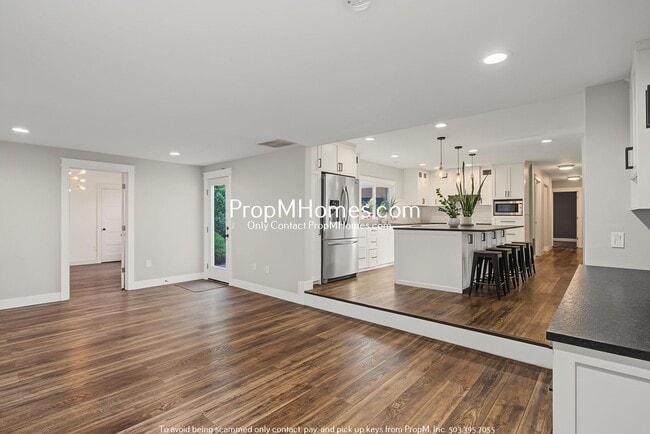 Building Photo - 503 NE Birchwood Terrace
