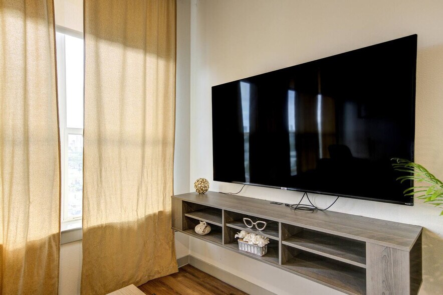 Building Photo - 1111 Shepherd Dr