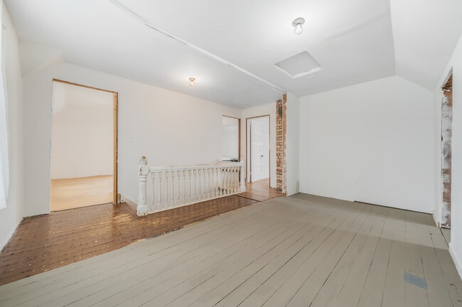 Building Photo - 1436 W Prospect Ave