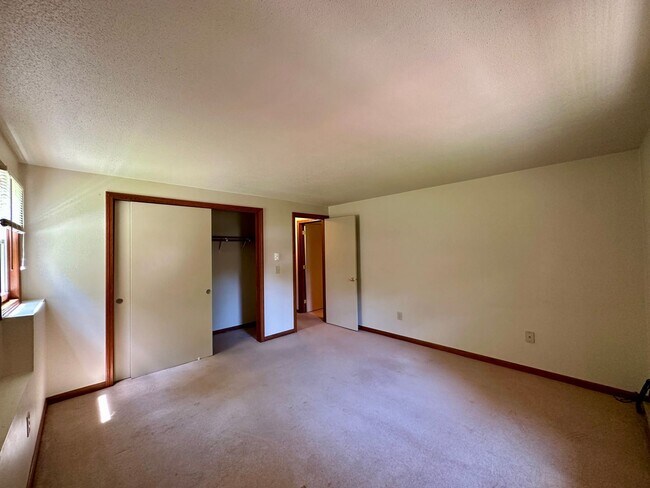 Building Photo - 2 br, 1 bath House - 56 A Stillwater Rd.