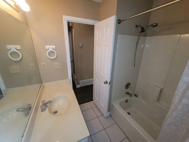Building Photo - 6915 Brady Hill Dr
