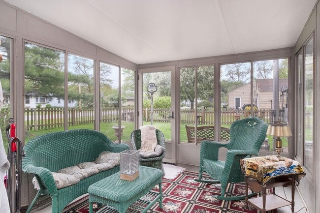 Building Photo - Charming, remodeled 2-Bed/1-Bath  ranch style home with enclosed yard and garage with bonus stora...