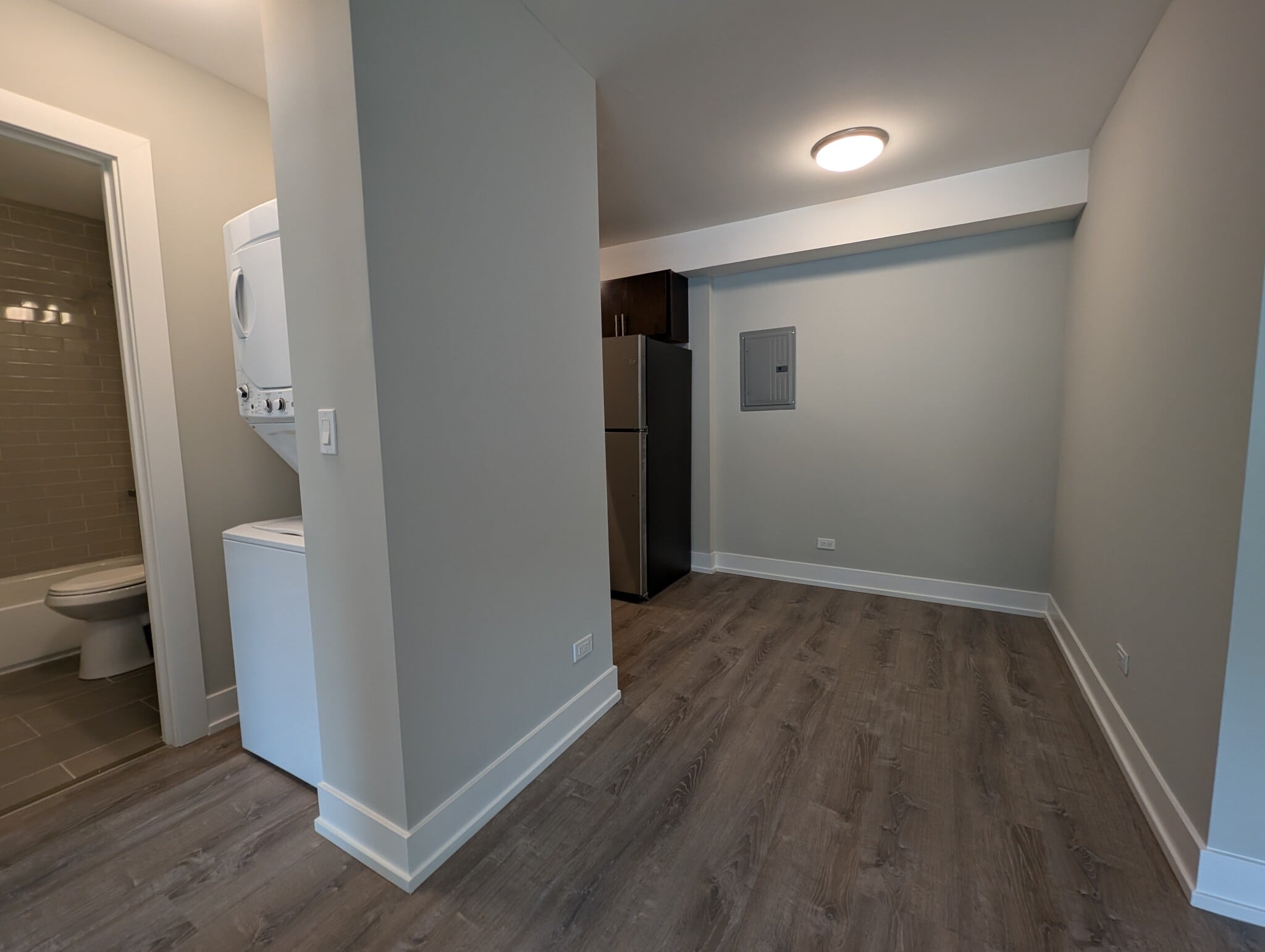 Building Photo - 542 W Surf St