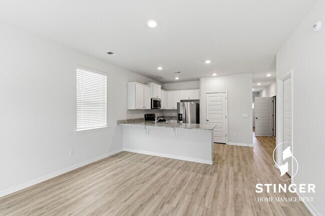 Building Photo - 548 Hideaway St