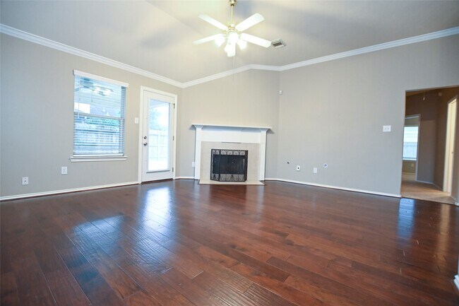 Building Photo - 6104 Promenade Ln