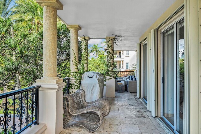 Building Photo - 19227 Fisher Island Dr