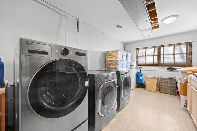 Building Photo - 12755 S Elizabeth Dr