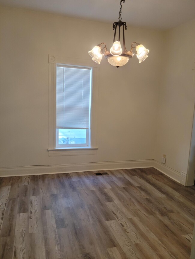 Building Photo - 712 Harrison Ave